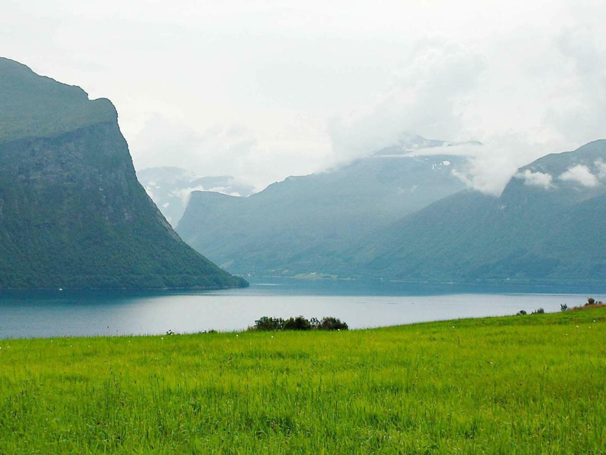 Three-Bedroom Holiday Home In Isfjorden Torvik Exterior photo